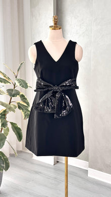 فستان نسائي مع ربطة فيونكا