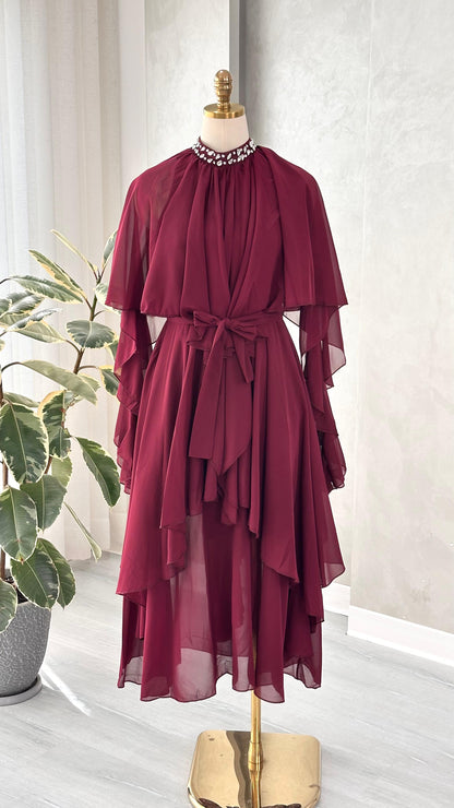 فستان نسائي مع ياقة كريستال