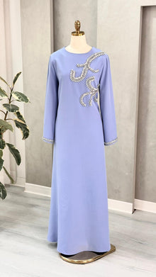 فستان نسائي مطرز من الصدر