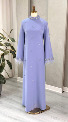 فستان نسائي مع ريش