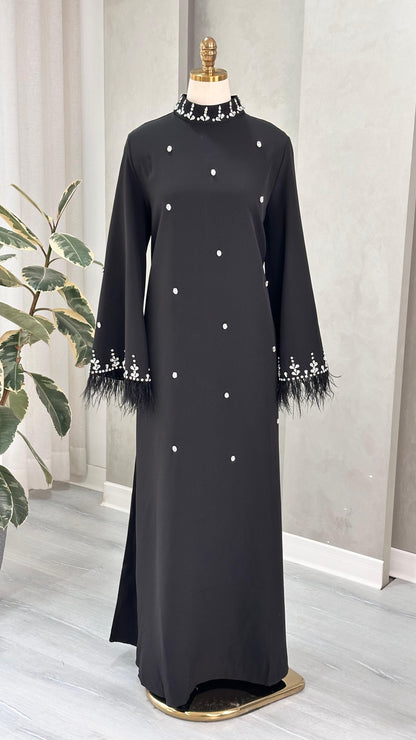 فستان نسائي مع ريش