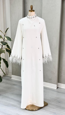 فستان نسائي مع ريش