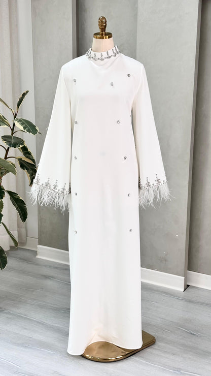 فستان نسائي مع ريش