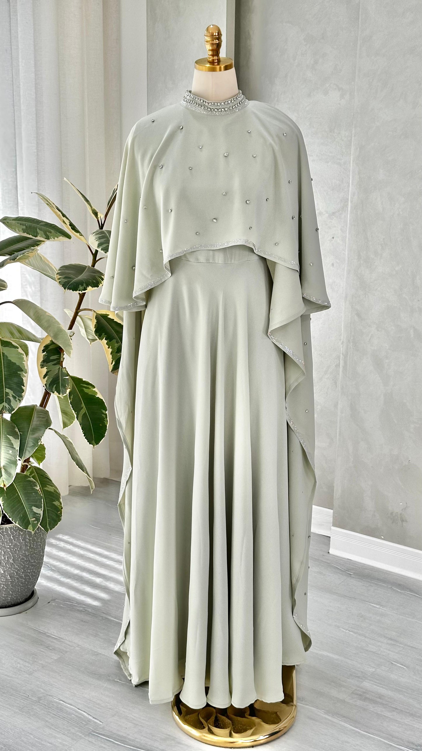 فستان نسائي مع كاب