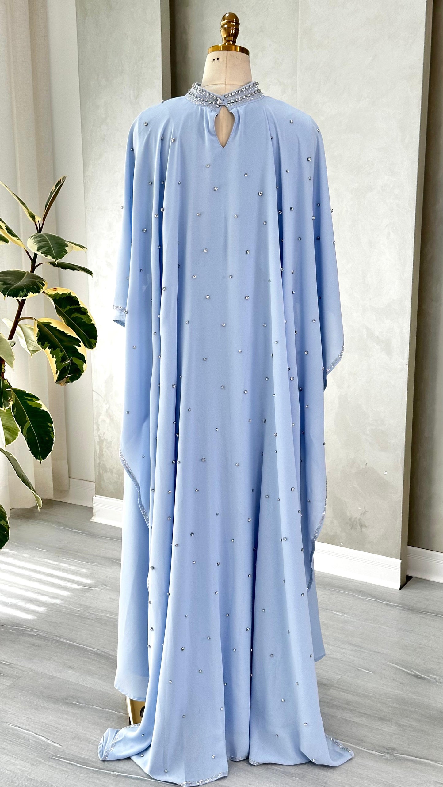 فستان نسائي مع كاب