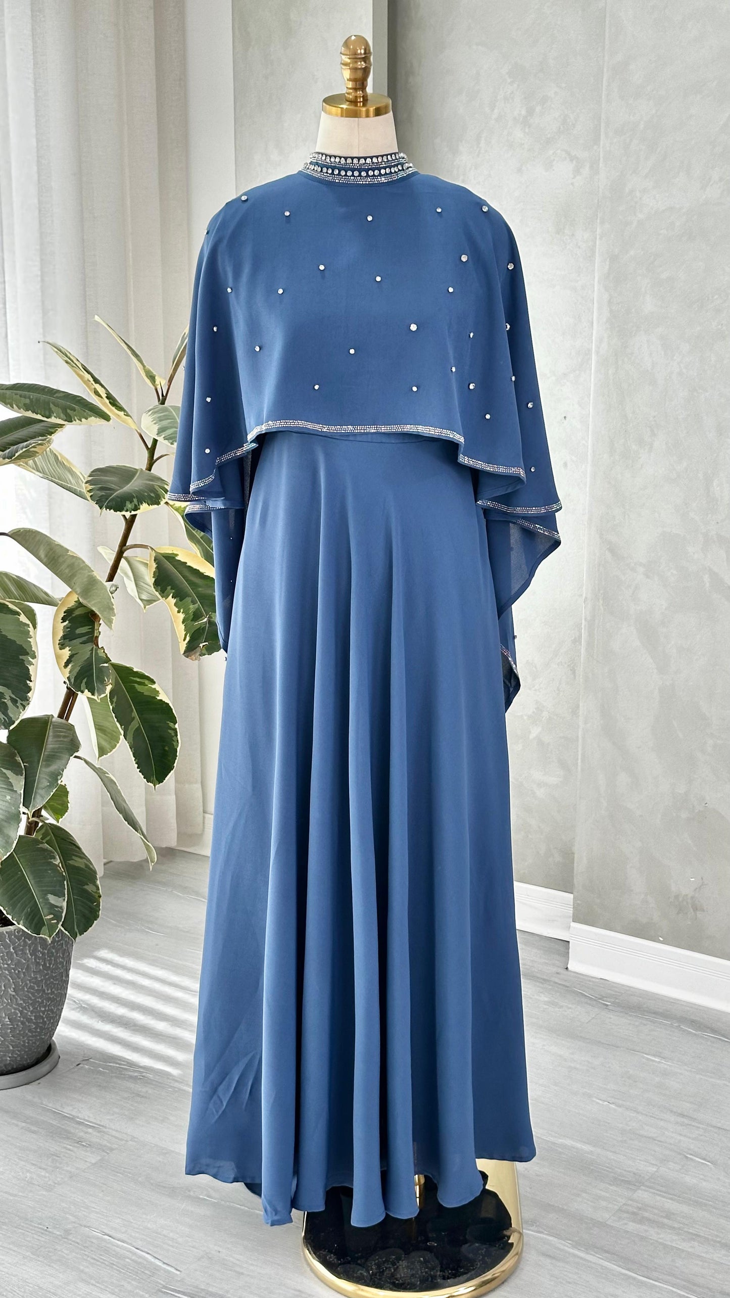 فستان نسائي مع كاب