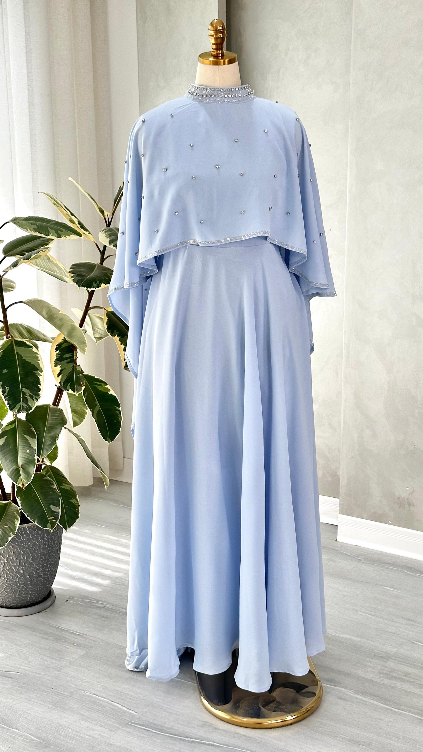 فستان نسائي مع كاب