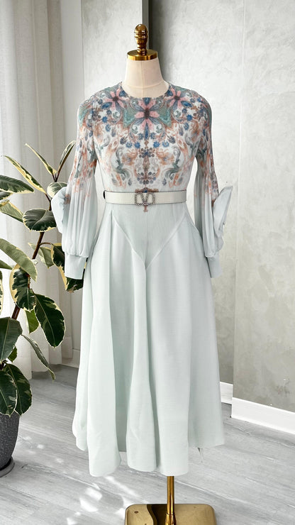 فستان نسائي بياقة مطبعة