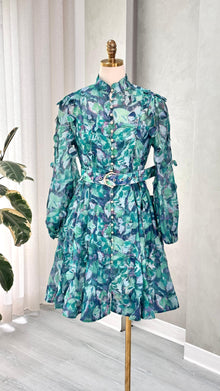 فستان نسائي