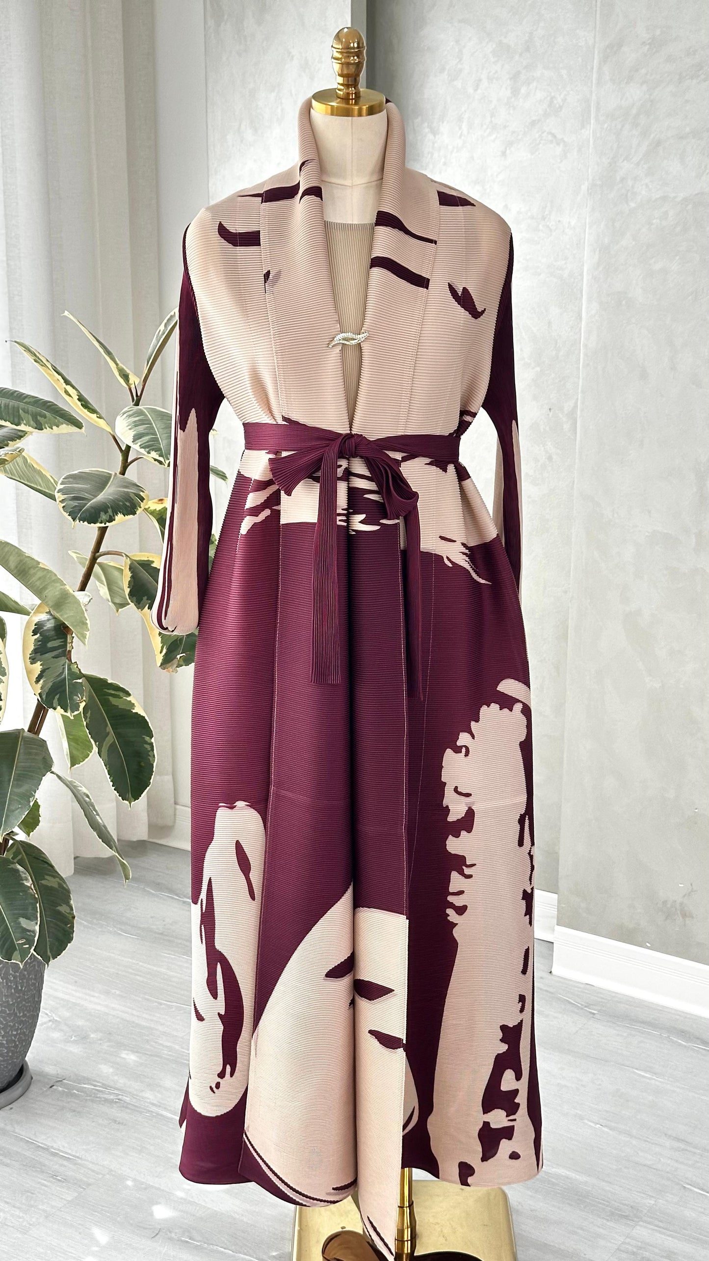 فستان نسائي مع حزام