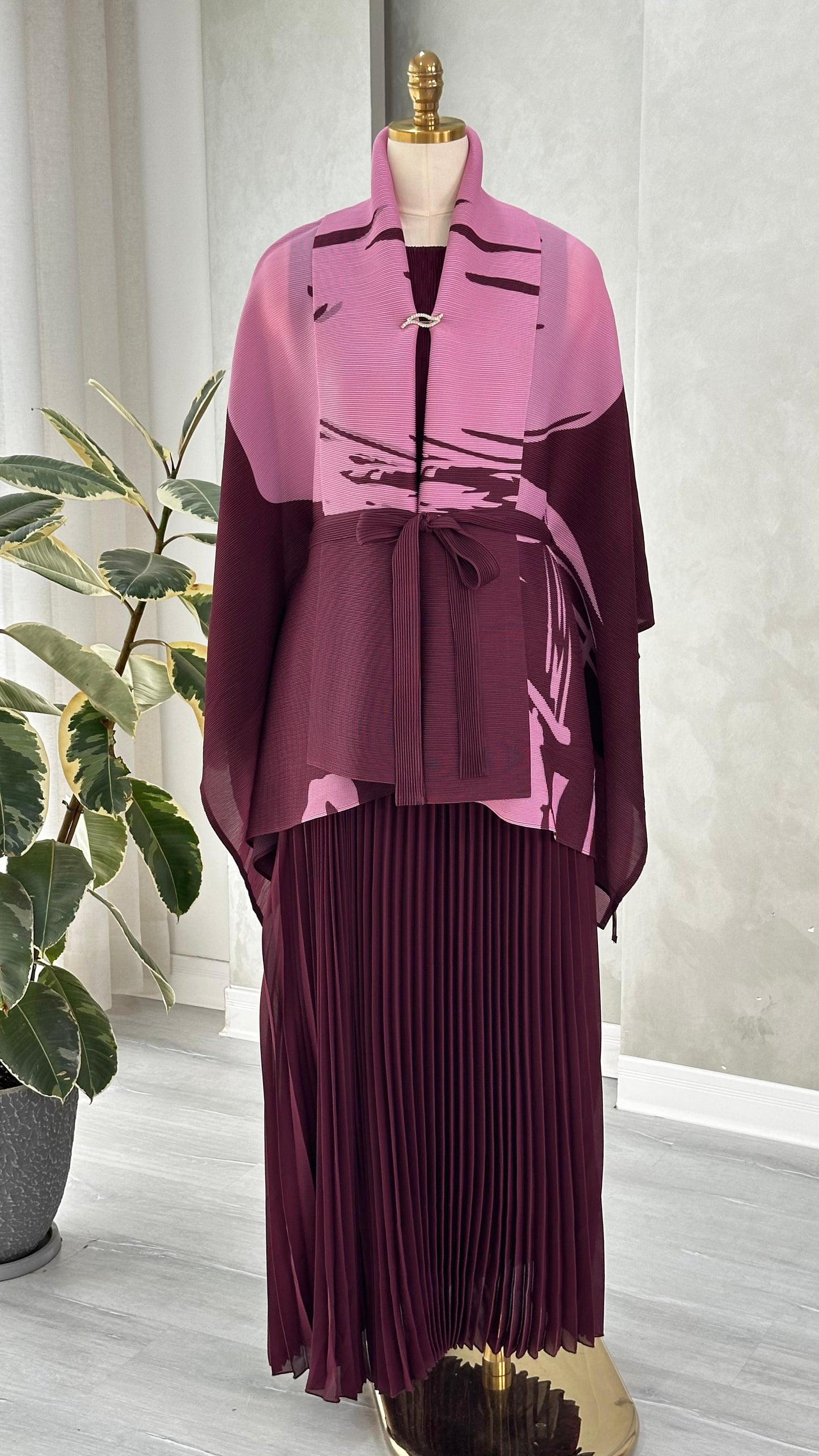 فستان نسائي مع سكارف