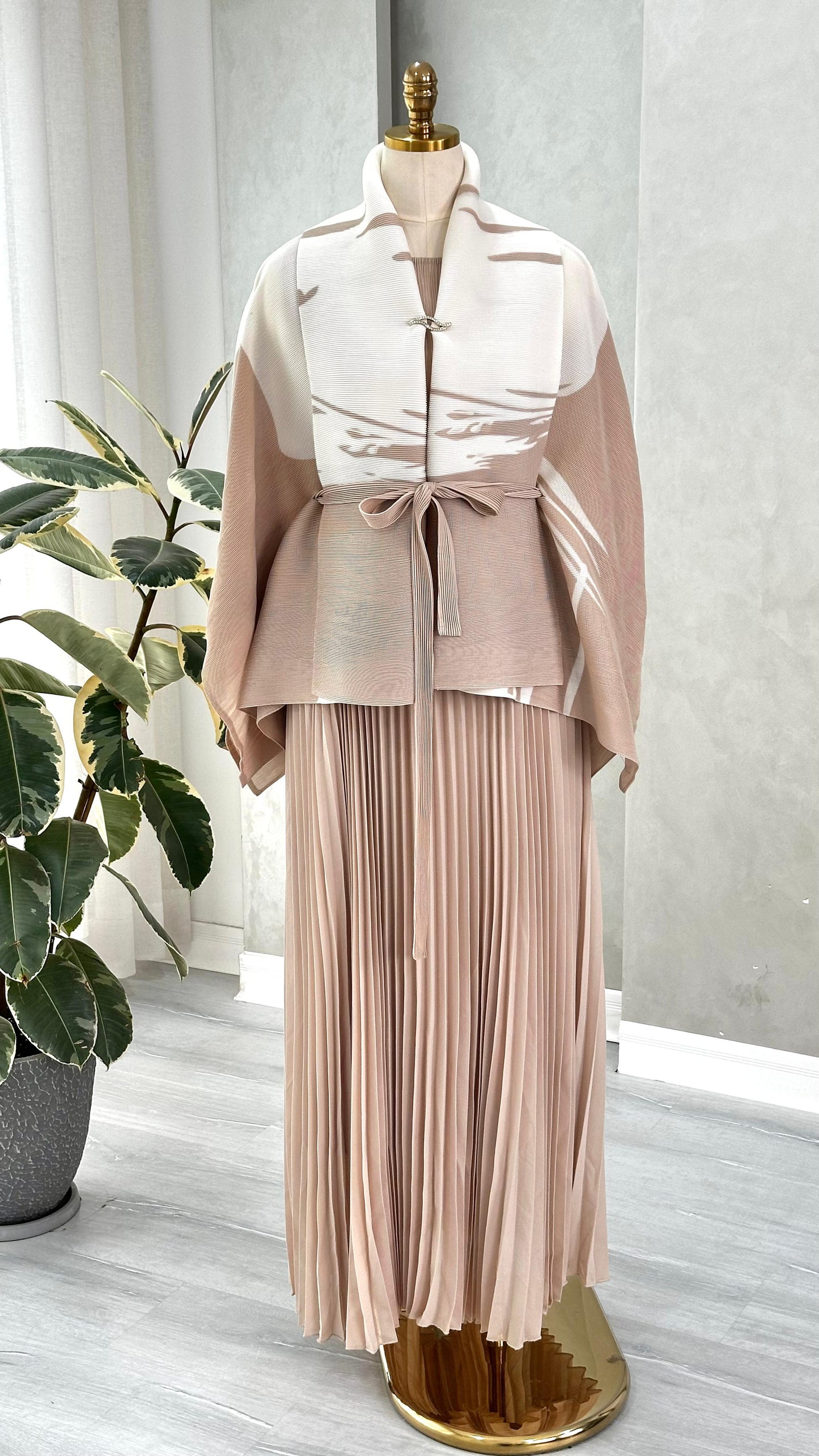 فستان نسائي مع سكارف