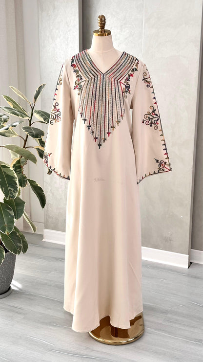 فستان نسائي مطرز