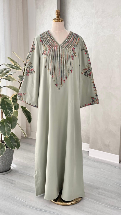 فستان نسائي مطرز