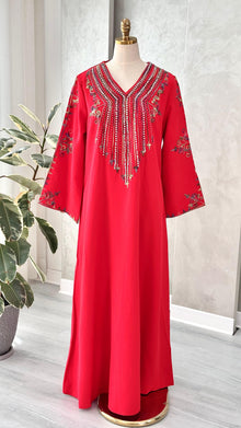 فستان نسائي مطرز