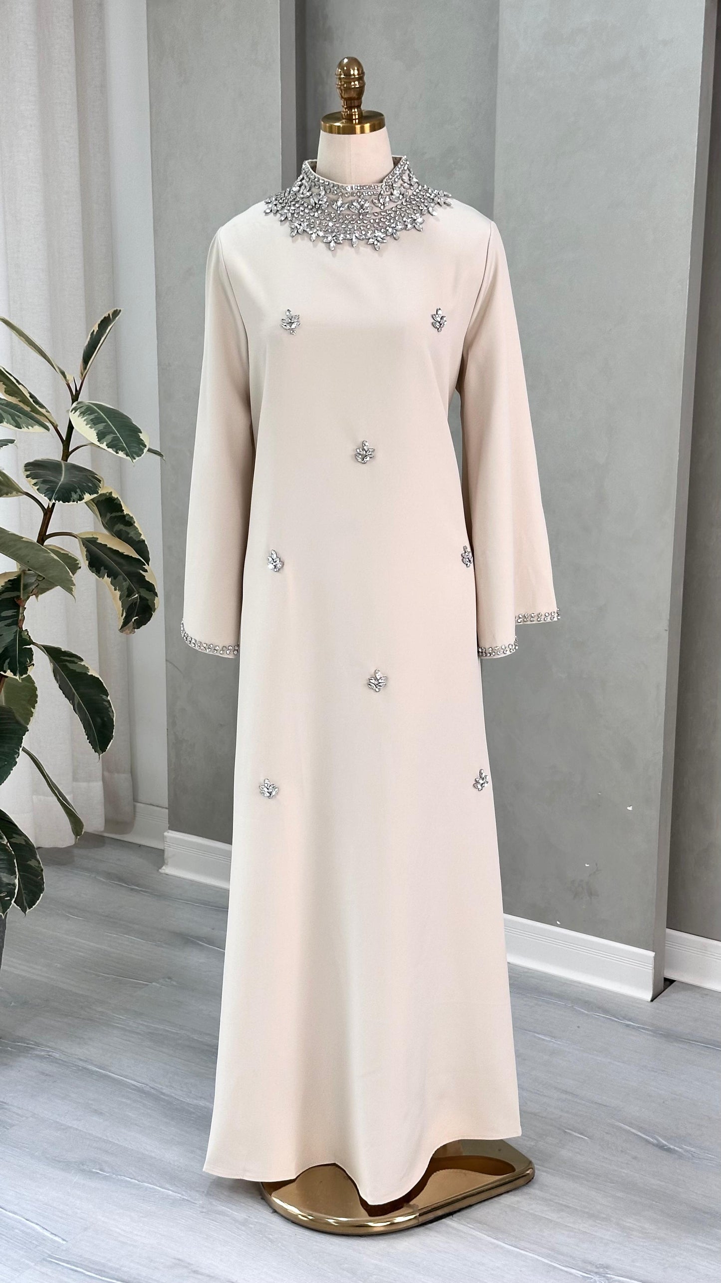 فستان نسائي