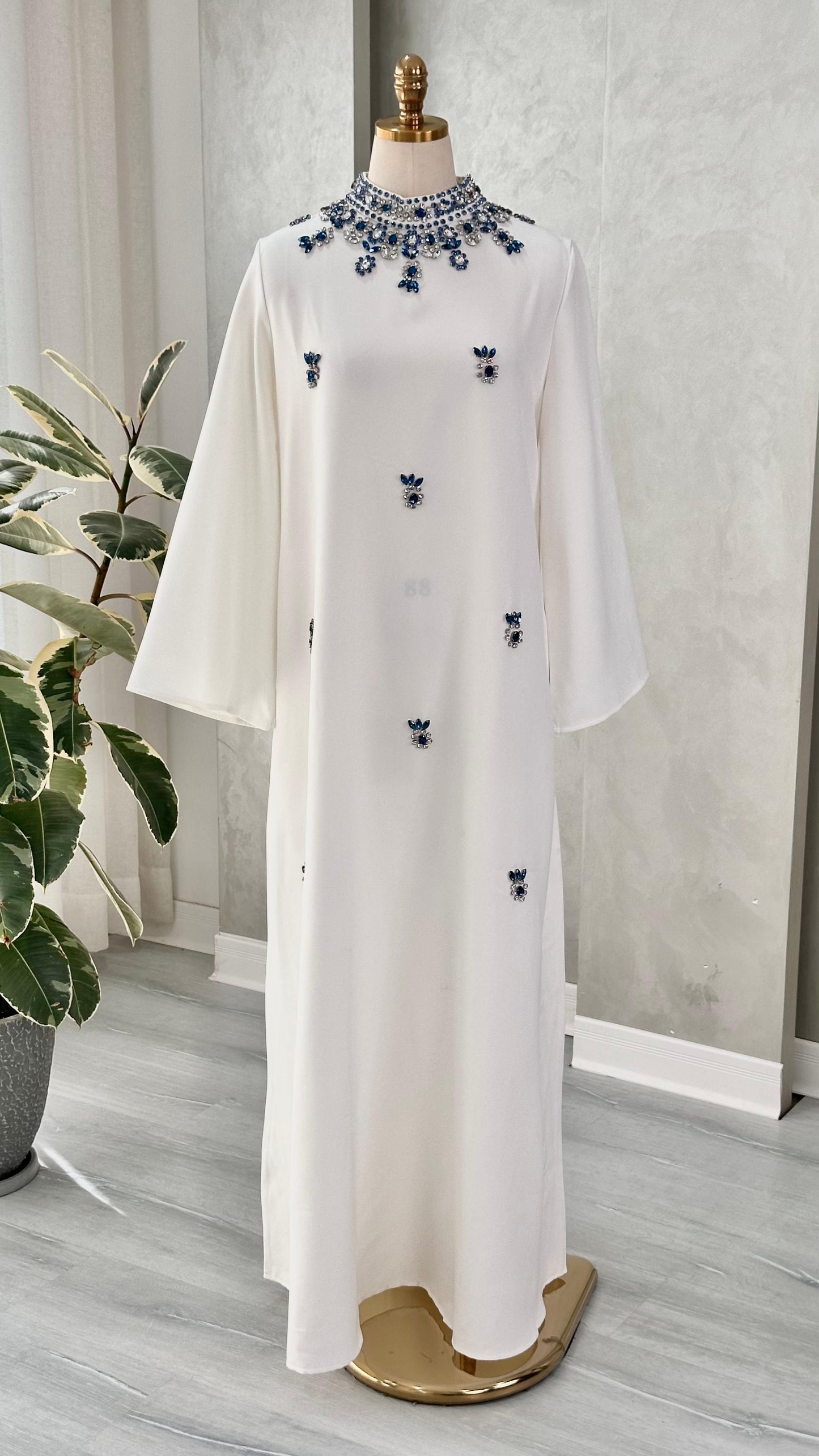 فستان نسائي