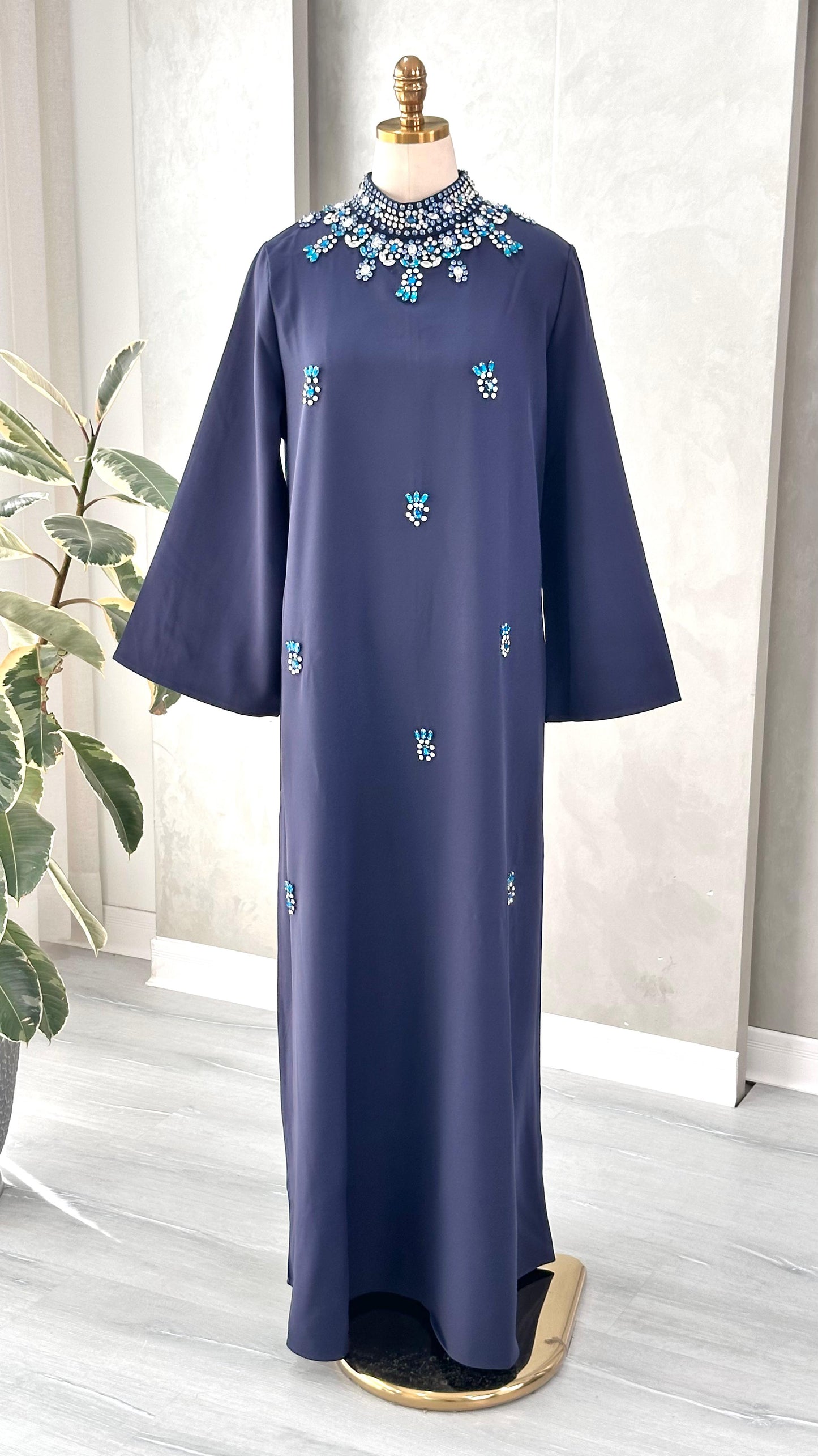 فستان نسائي