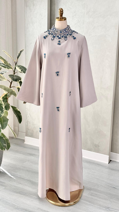 فستان نسائي