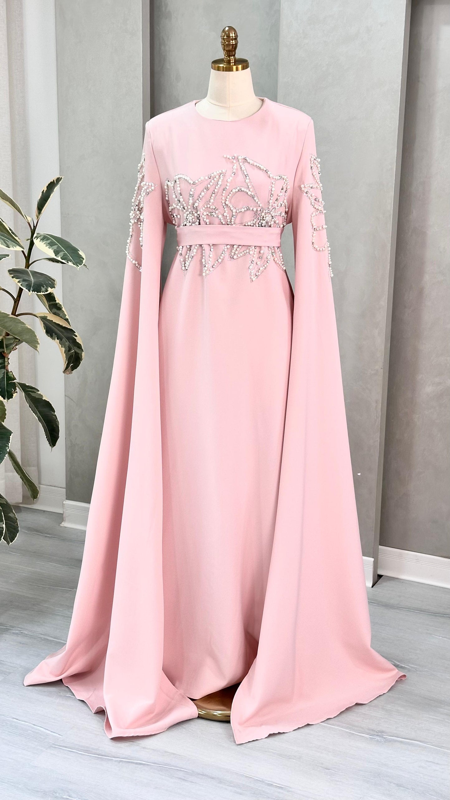 فستان نسائي