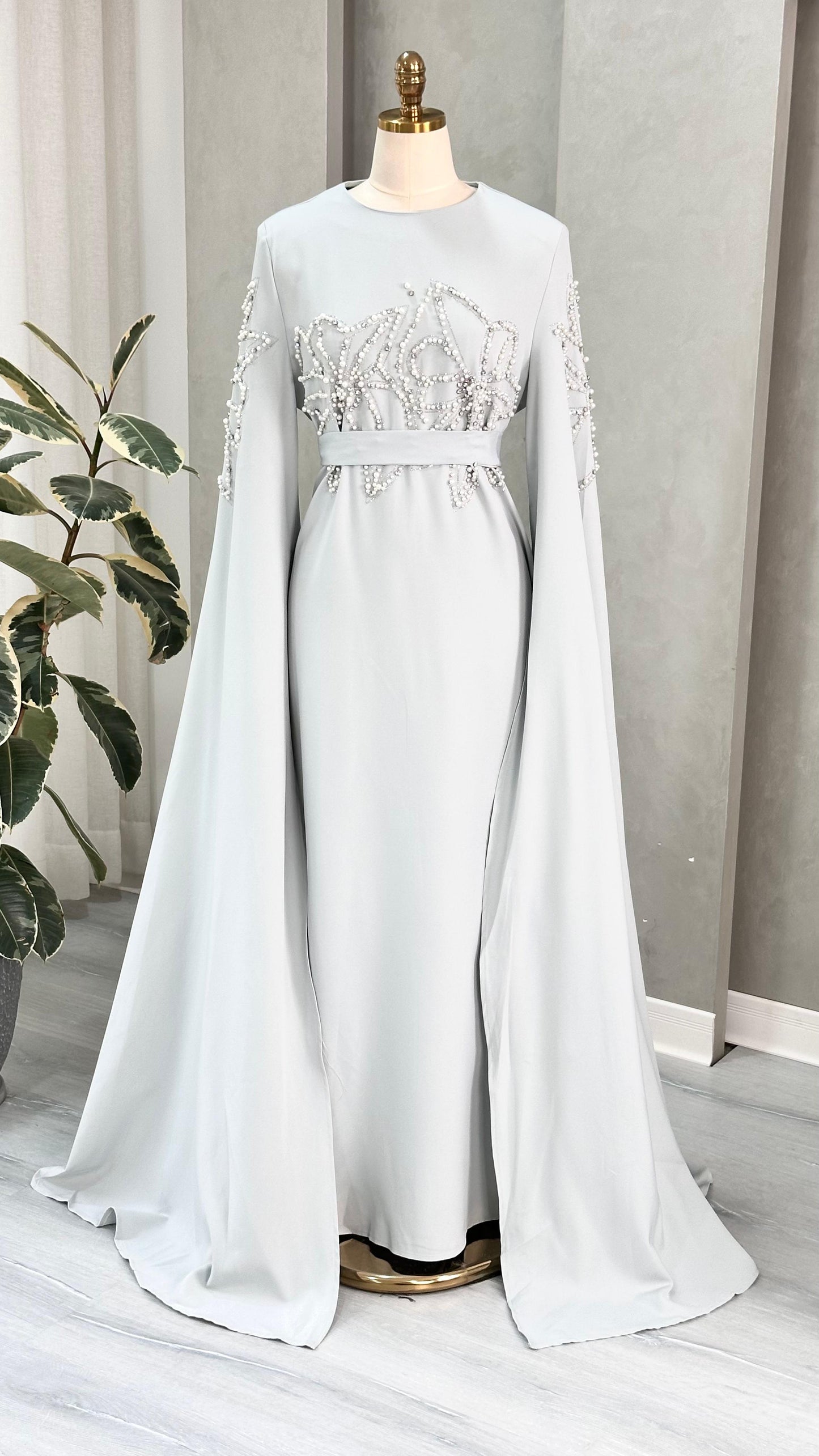 فستان نسائي