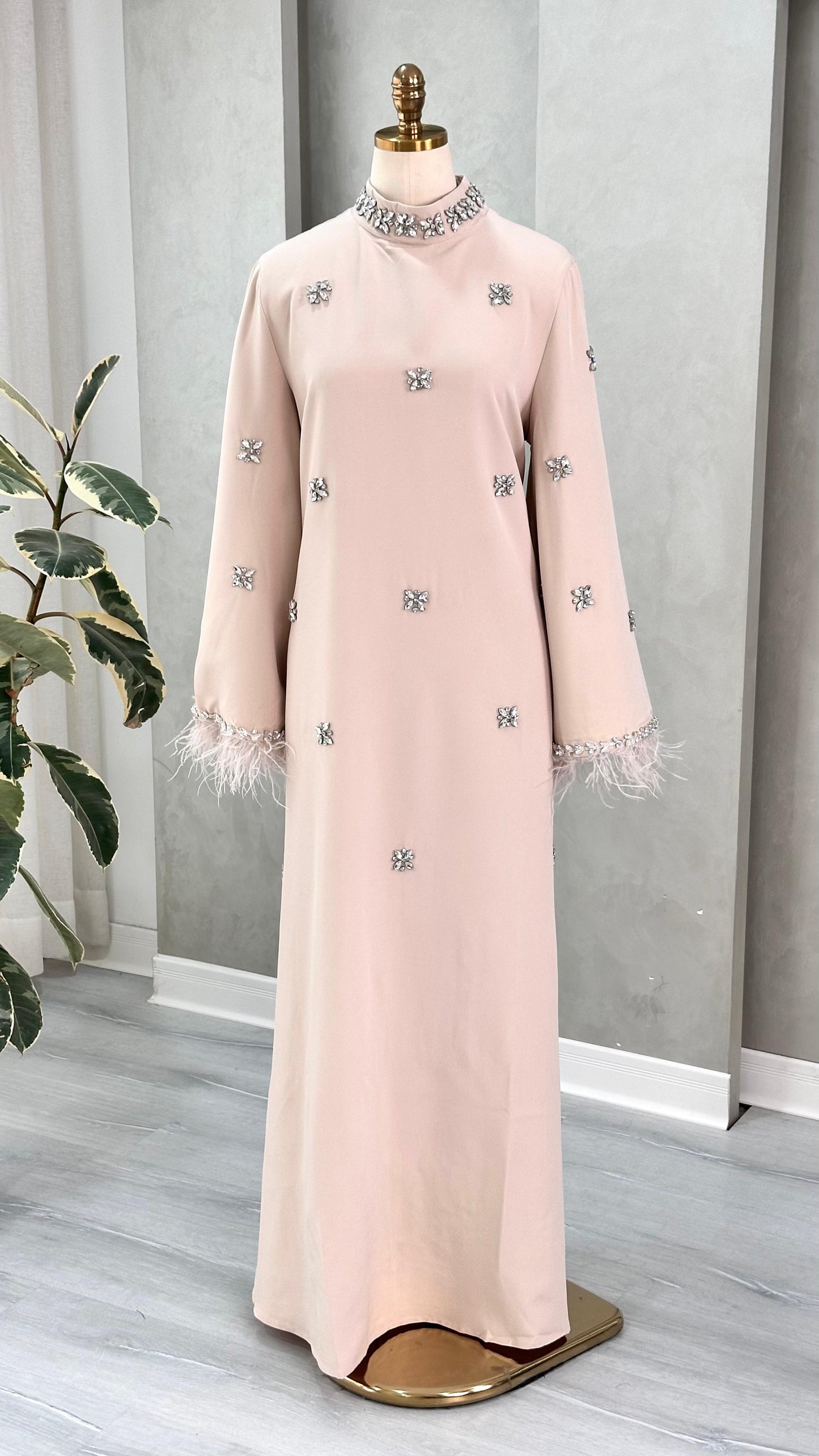 فستان نسائي