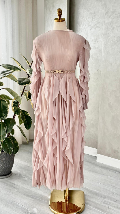 فستان نسائي