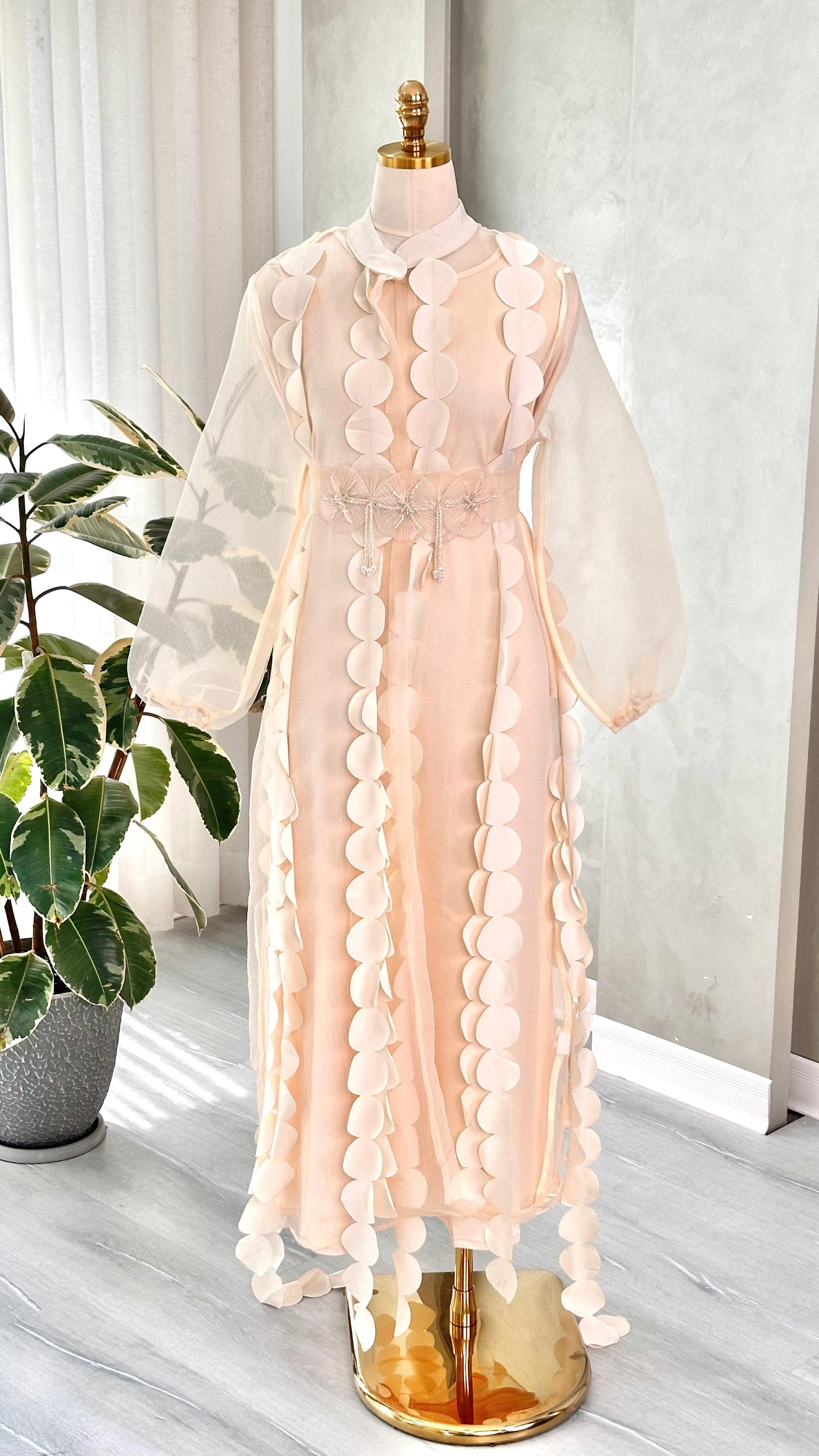 فستان نسائي