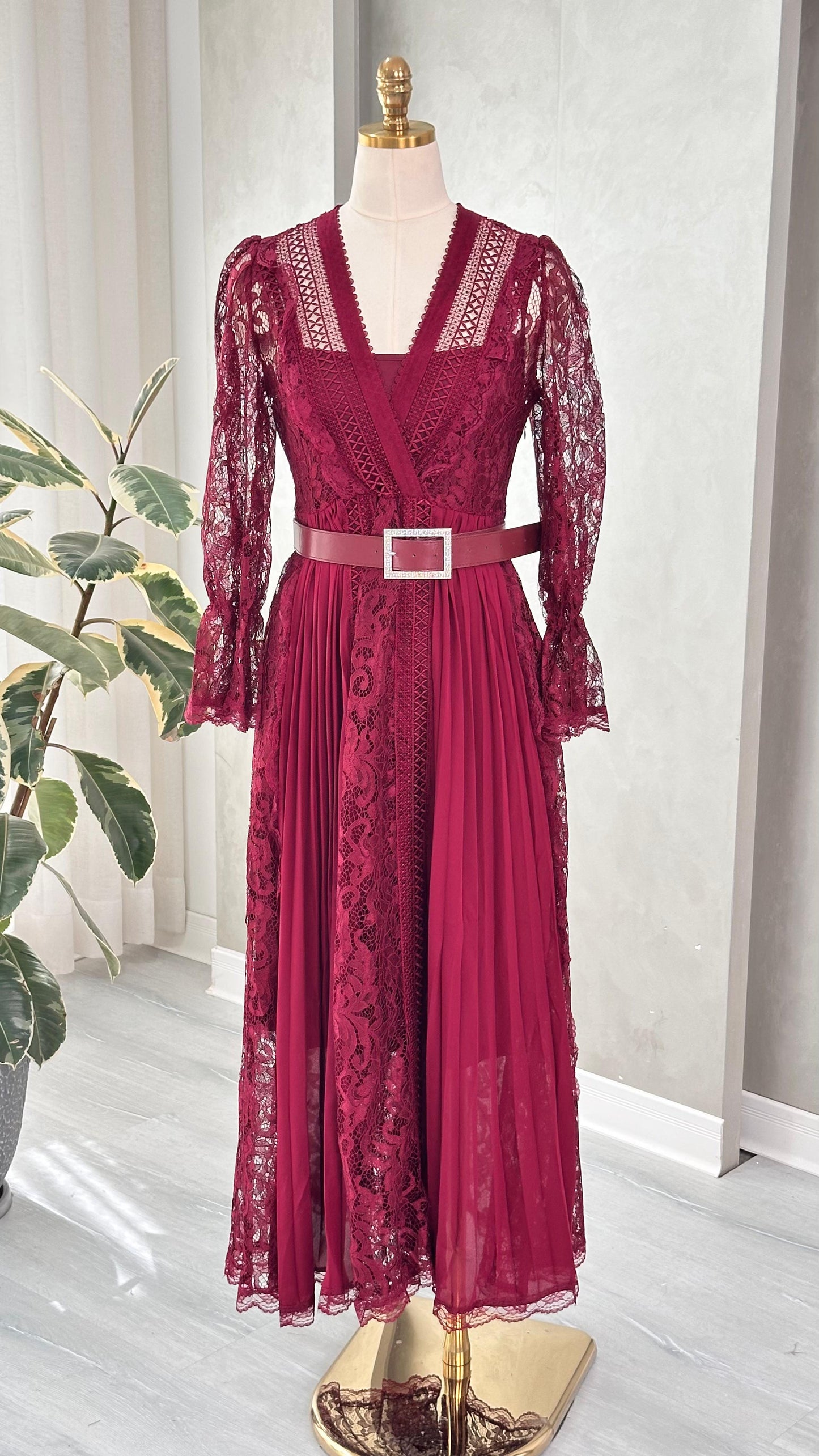 فستان نسائي