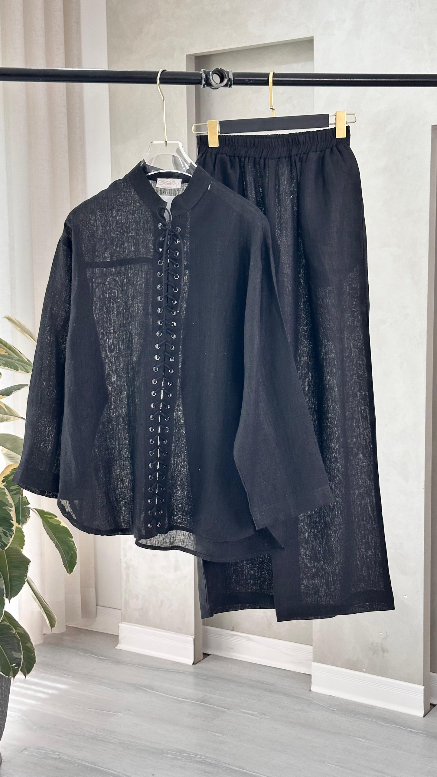 بدلة نسائي برباط امامي