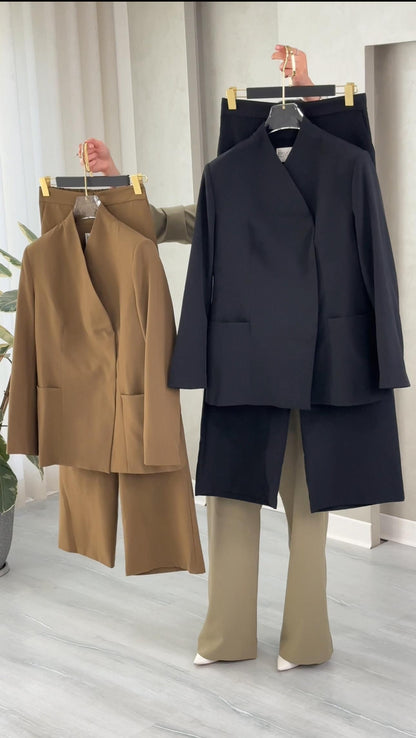 بدلة نسائي زر جانبي