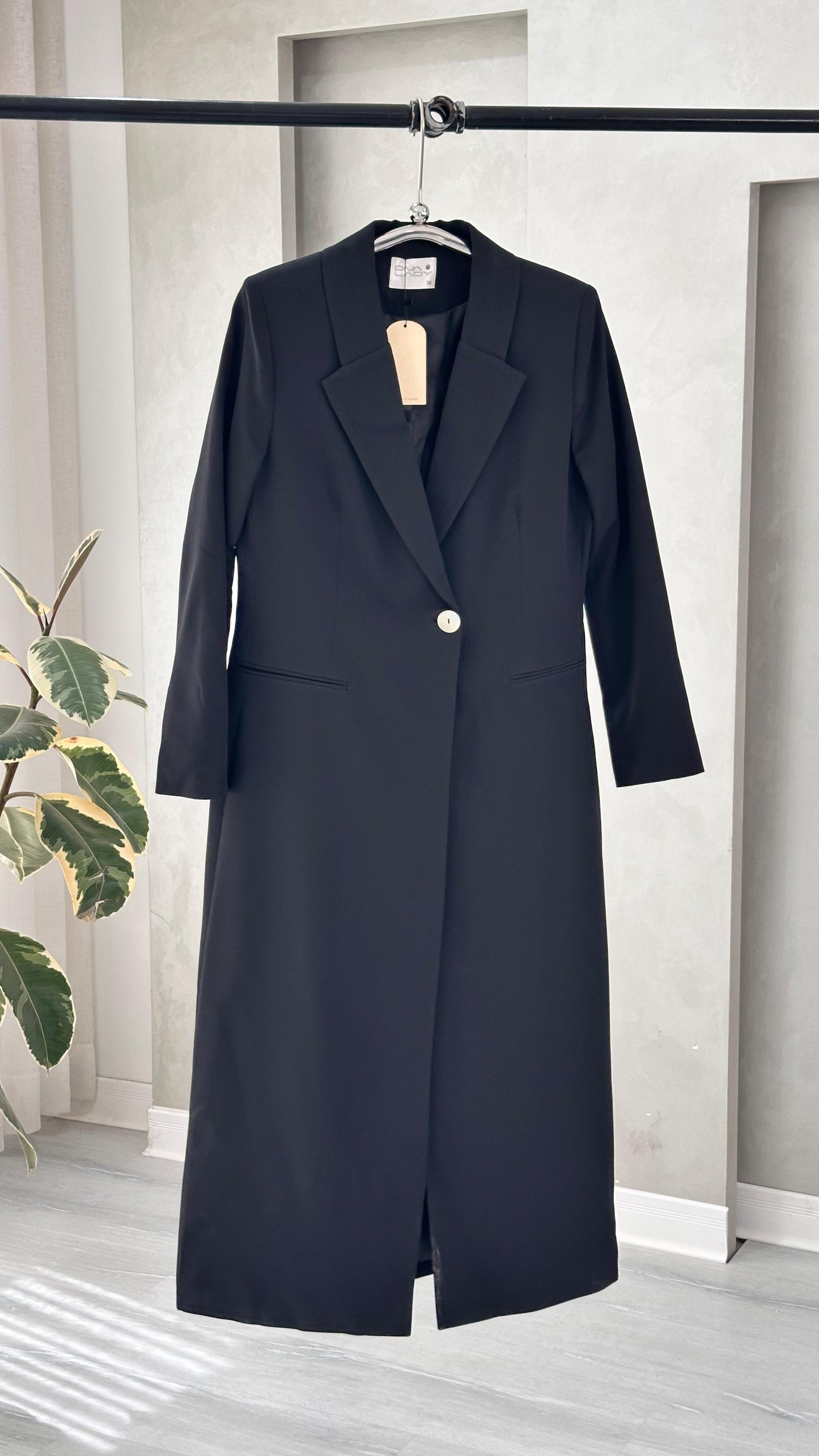 جاكيت نسائي مع زر