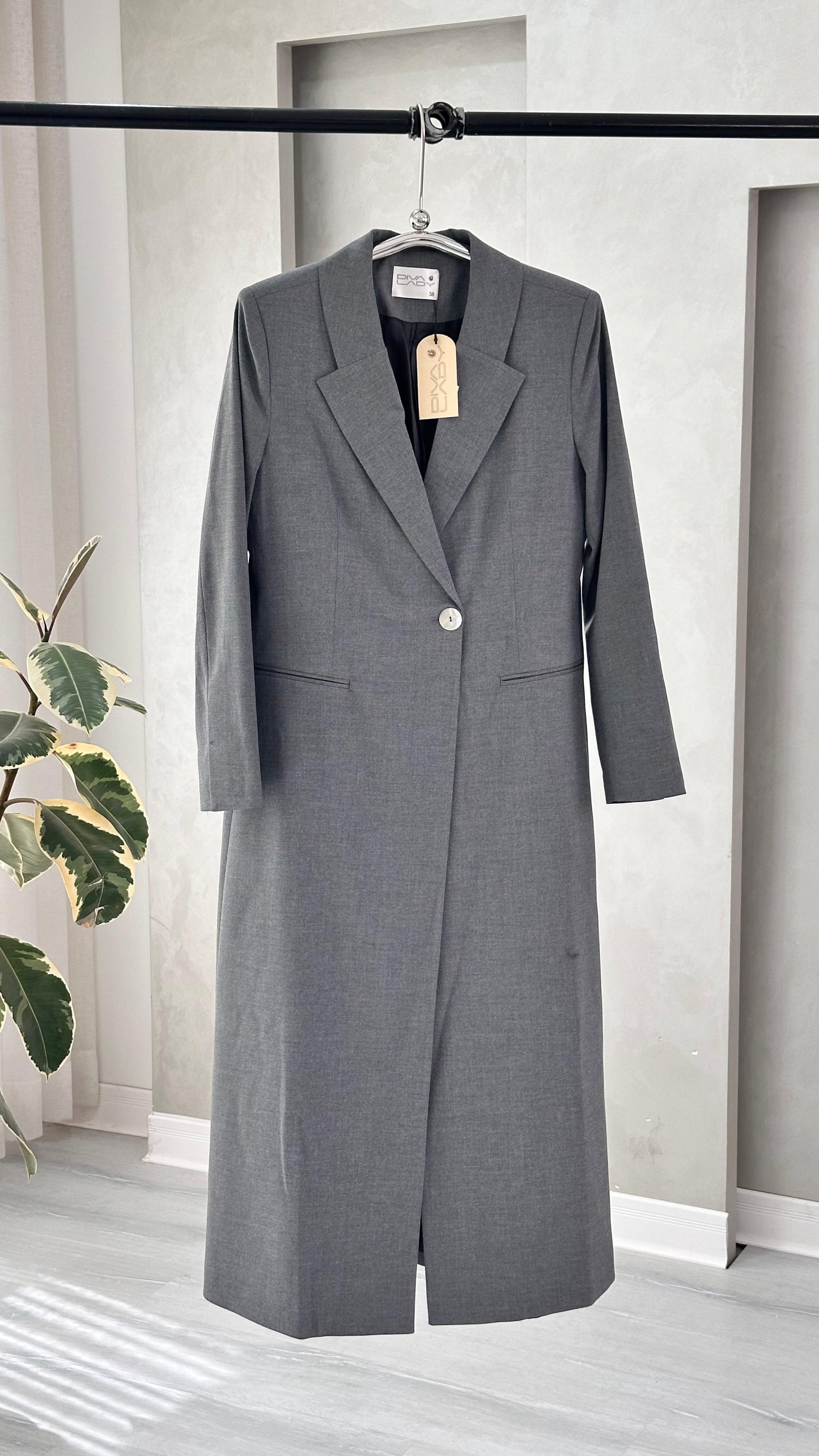 جاكيت نسائي مع زر