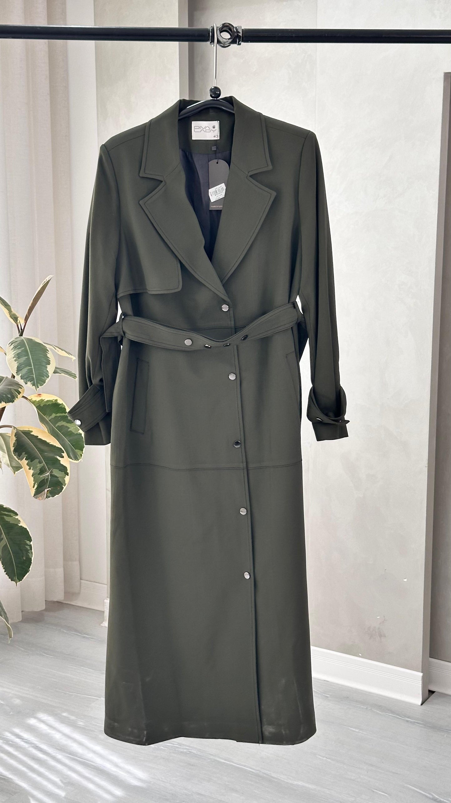 معطف نسائي طويل