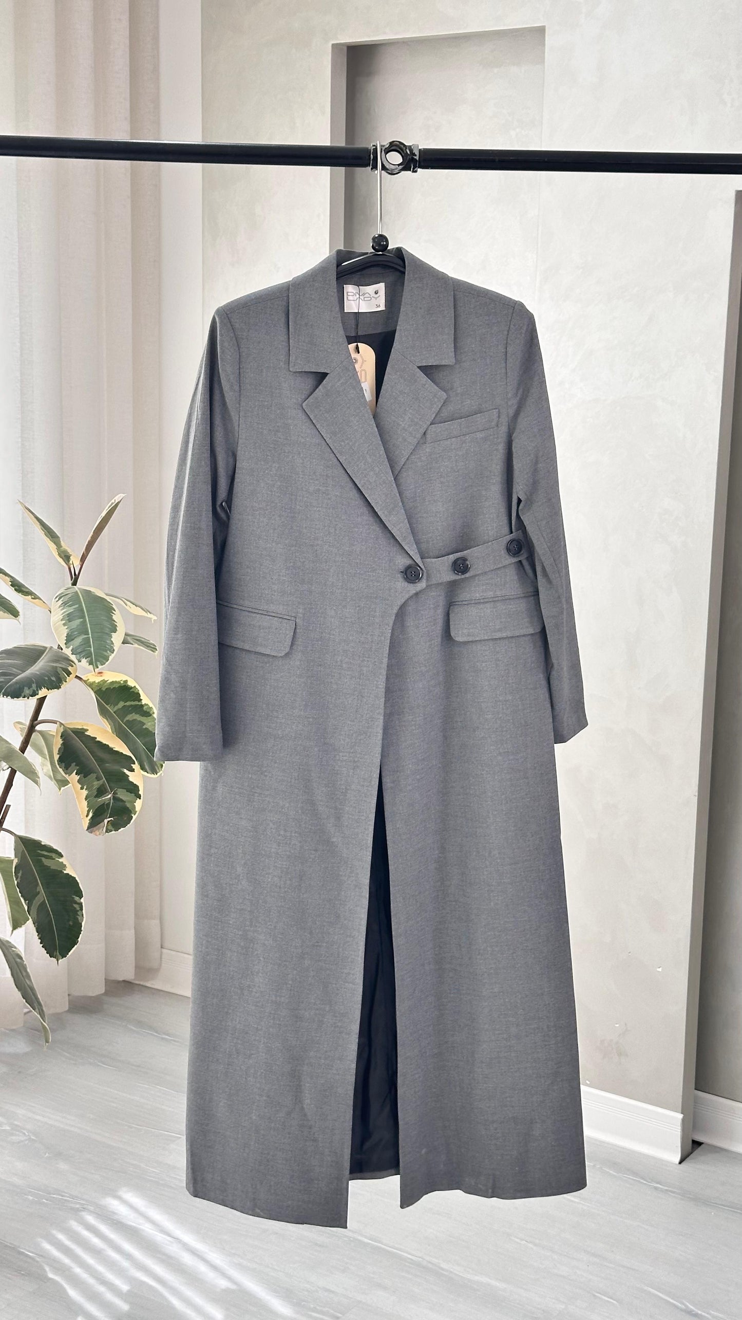 جاكيت حزام ع جنب ازرار