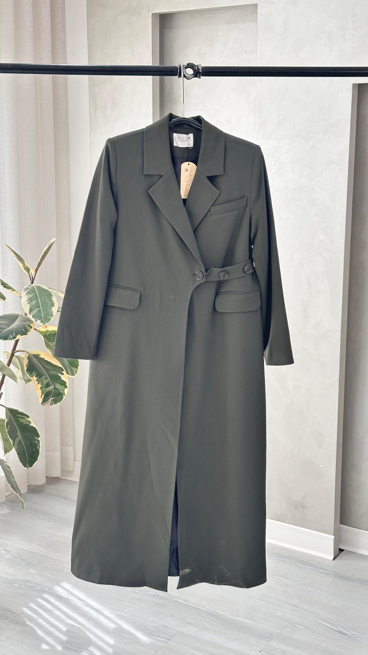 جاكيت حزام ع جنب ازرار