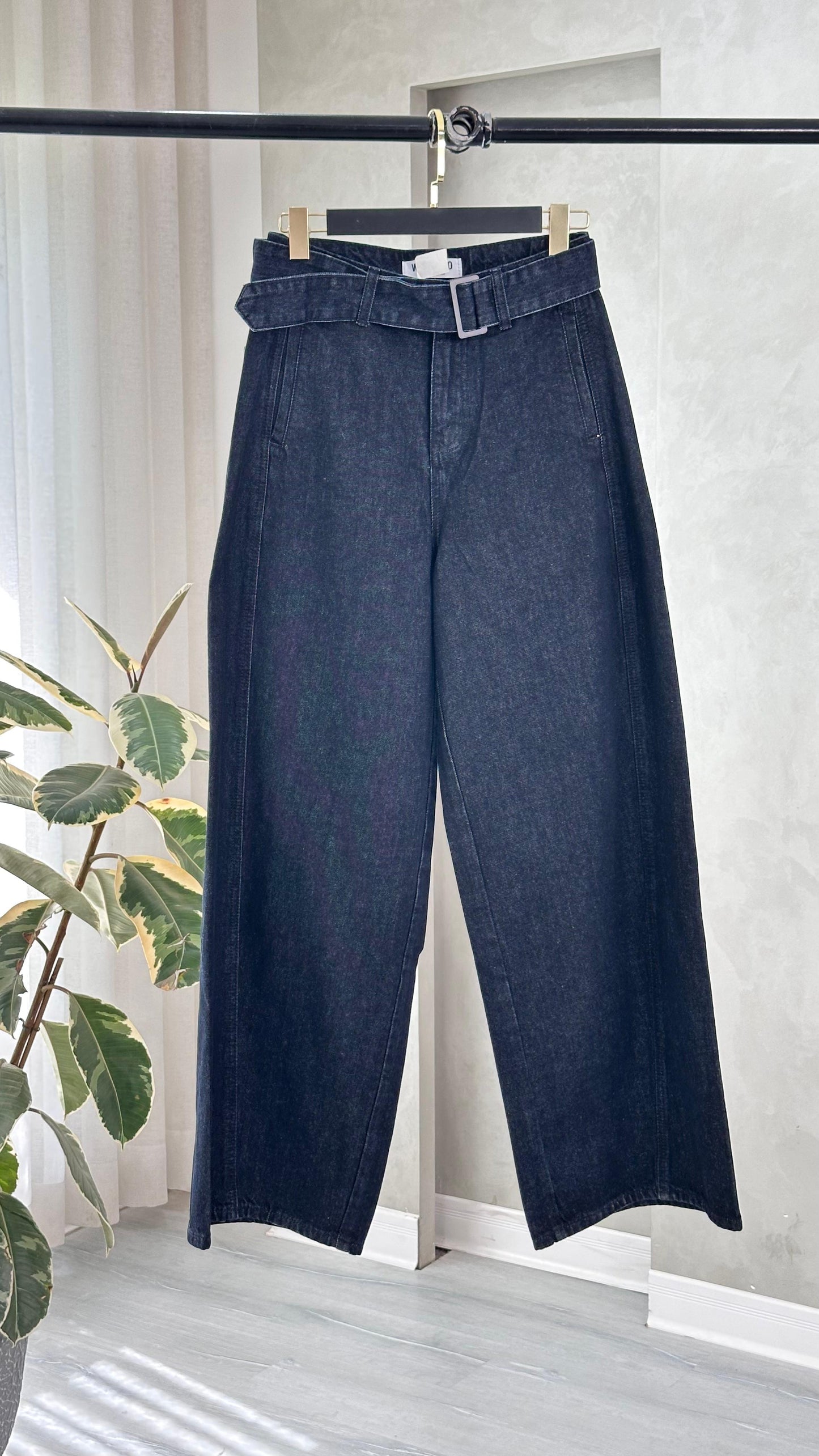 بنطلون نسائي مع حزام