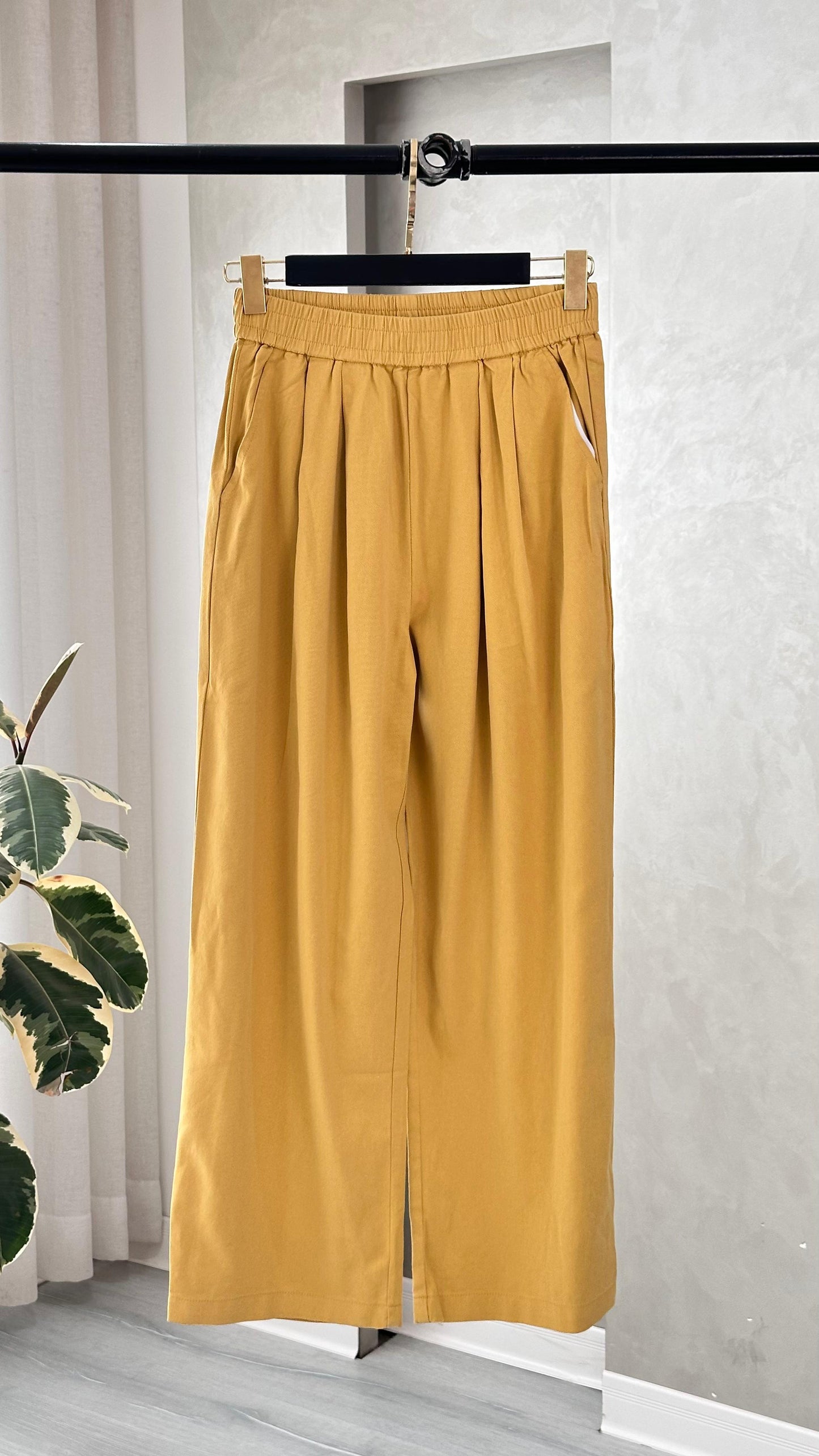 بنطلون مع حيب