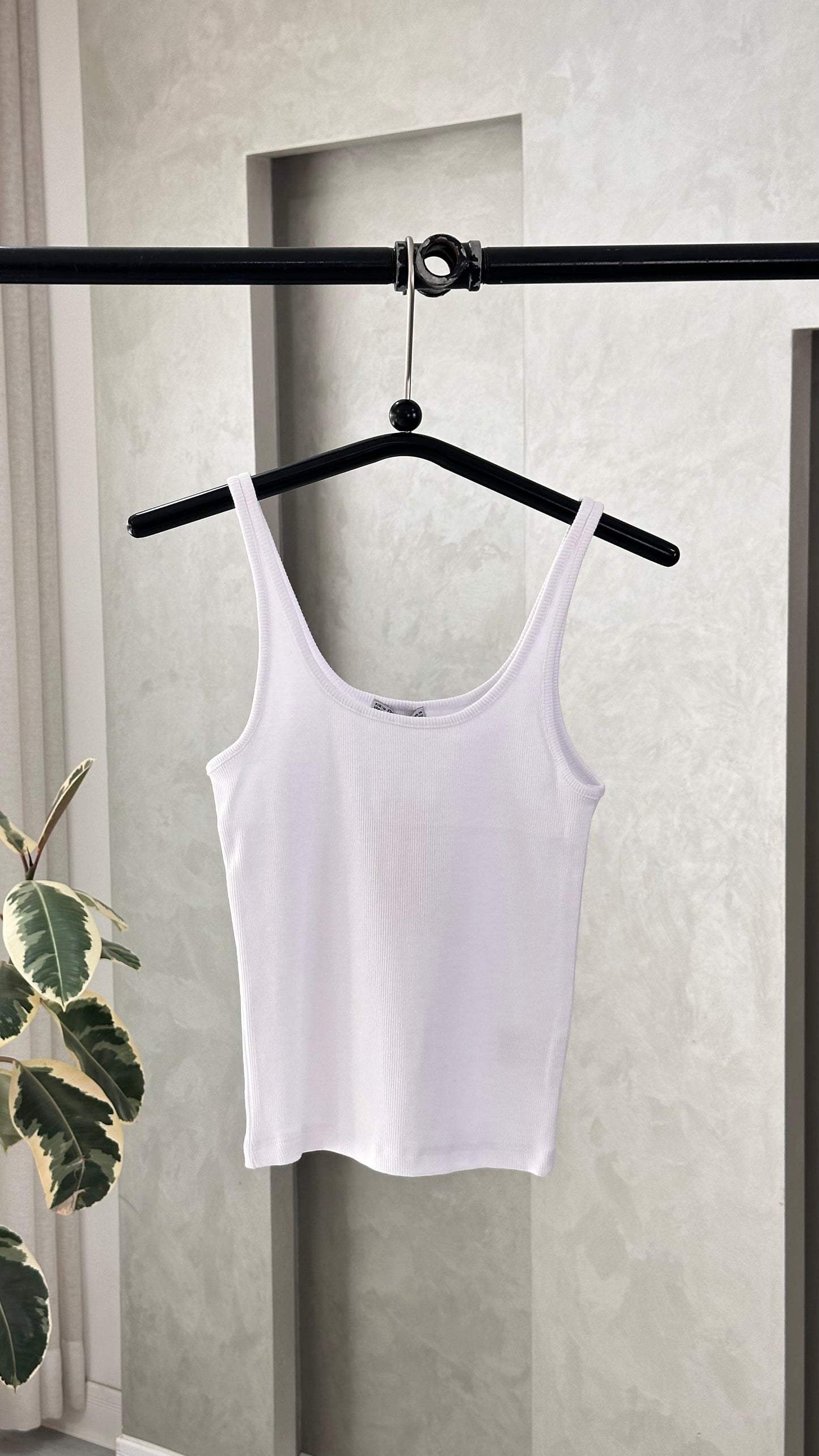 توب نسائي عملي