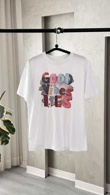 تيشرت نسائي بطبعة ملونة