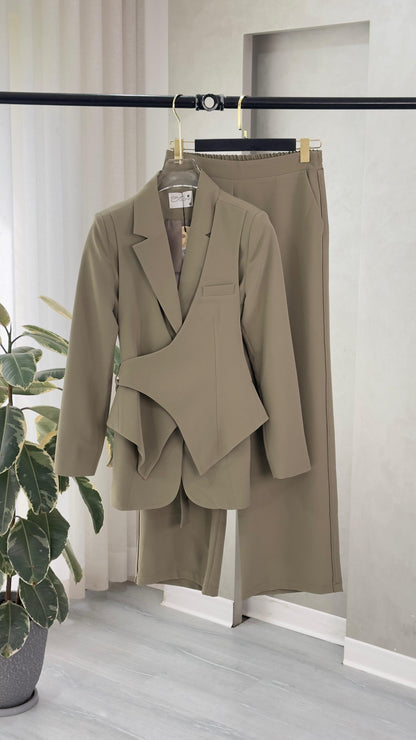 بدلة نسائى بقصة انثوية