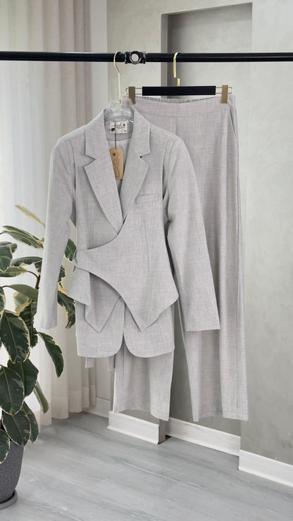 بدلة نسائى بقصة انثوية