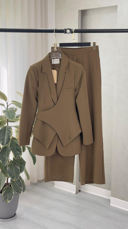 بدلة نسائى بقصة انثوية