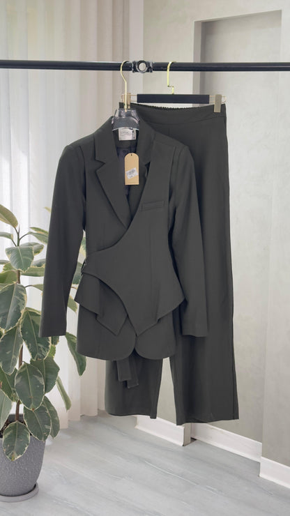 بدلة نسائى بقصة انثوية