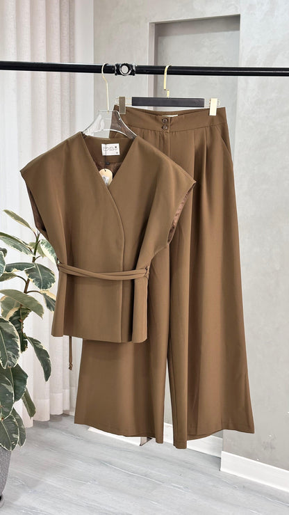 بدلة نسائي من غير اكمام