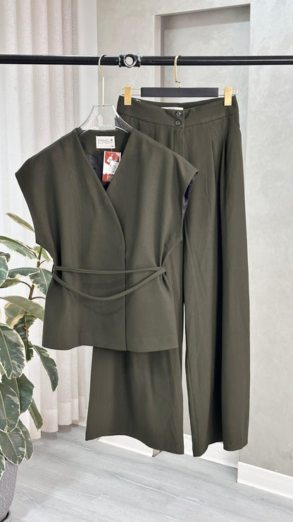 بدلة نسائي من غير اكمام