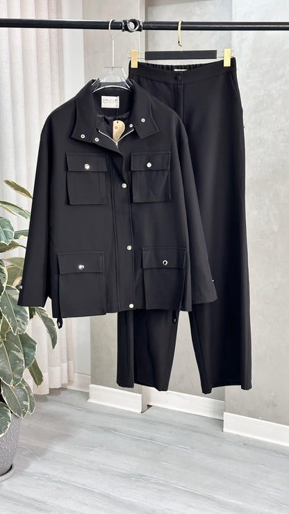 بدلة نسائي بجيوب كبيرة