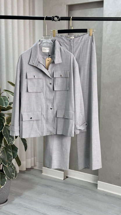 بدلة نسائي بجيوب كبيرة