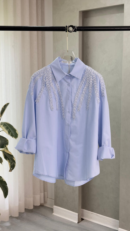 قميص نسائي مطرز من الصدر