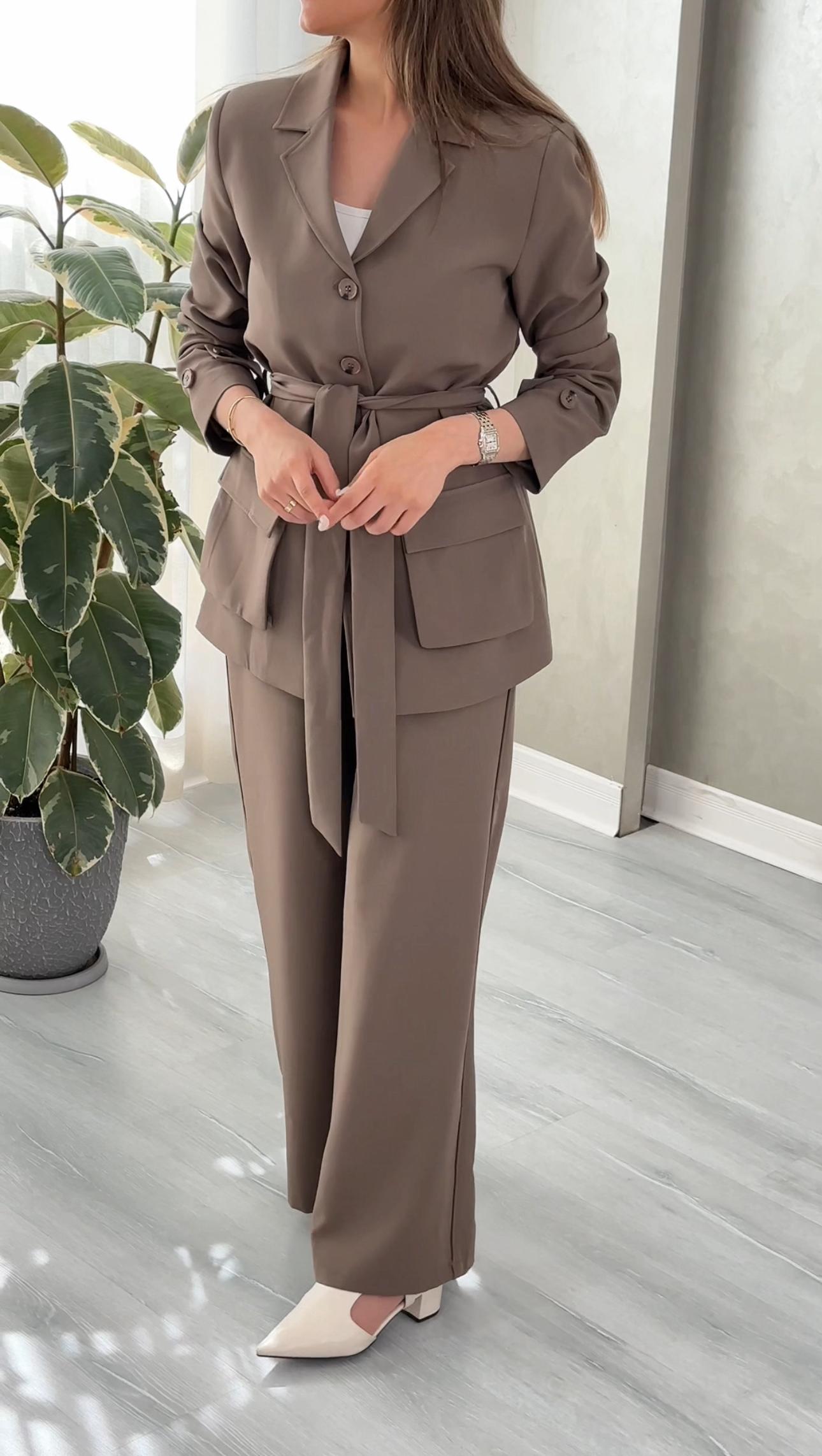 بدلة نسائي